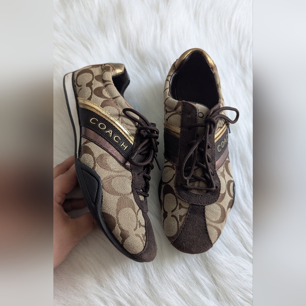 Beautiful coach Jayme brown logo sneakers. Size 7